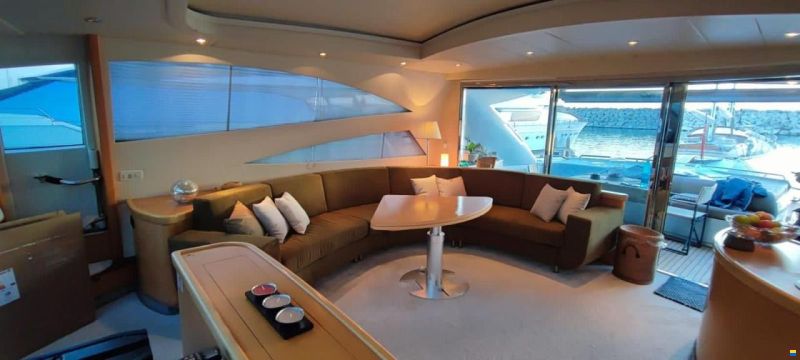 Pershing 76