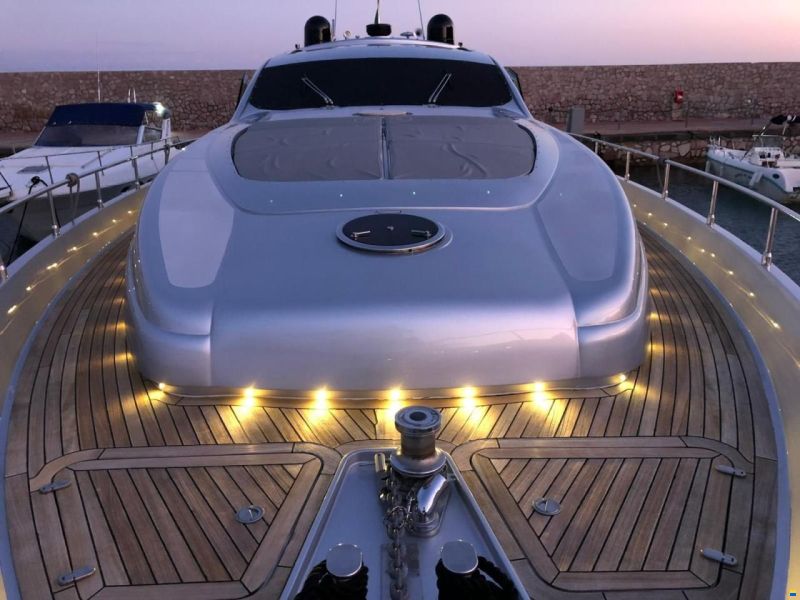 Pershing 76