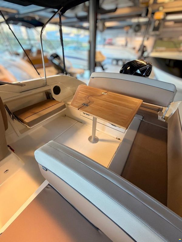 Quicksilver 675 Cruiser