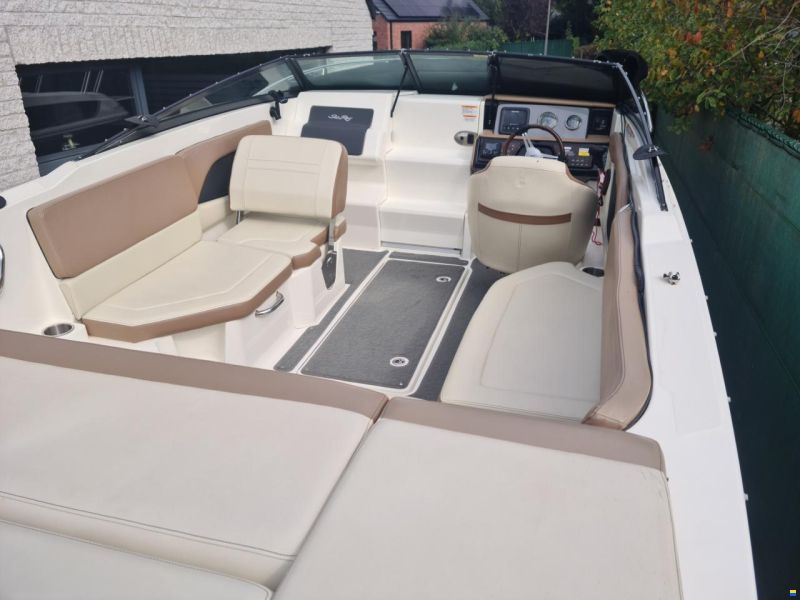 Sea Ray Sunsport 230 SPX