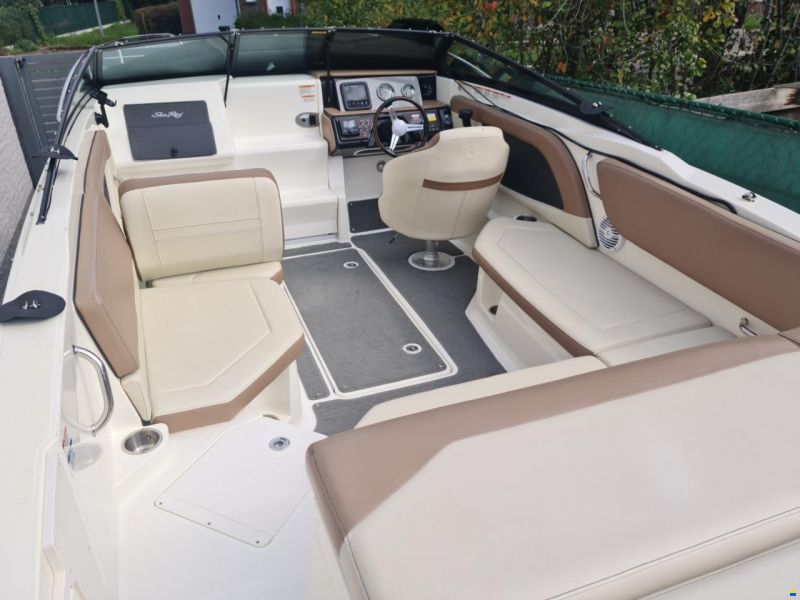 Sea Ray Sunsport 230 SPX