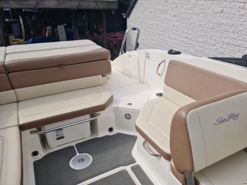 Sea Ray Sunsport 230 SPX