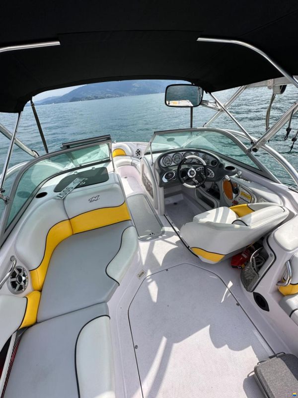 Correct Craft Super Air Nautique 210