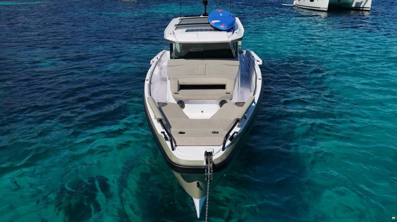 Axopar 38 XC Cross Cabin
