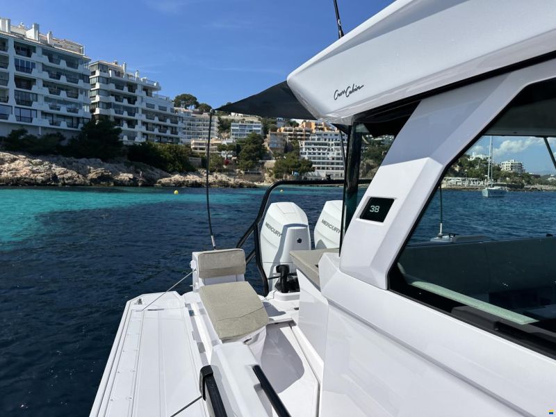 Axopar 38 XC Cross Cabin