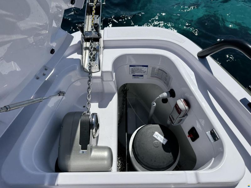 Axopar 38 XC Cross Cabin