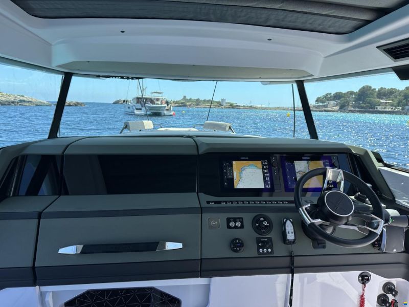 Axopar 38 XC Cross Cabin