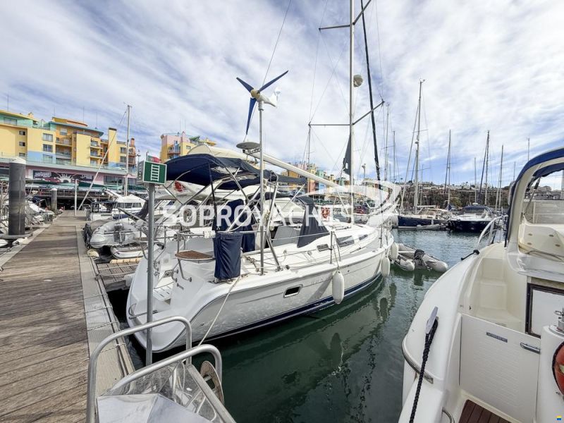 Hunter 33