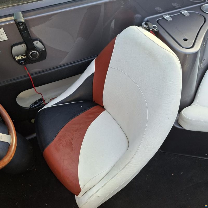 Rinker Captiva CC 272