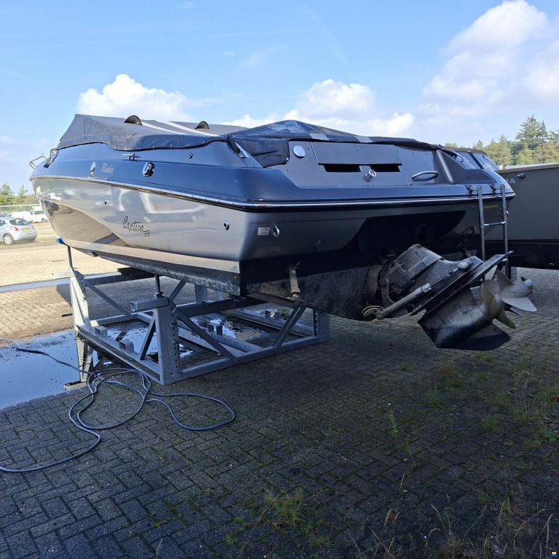 Rinker Captiva CC 272