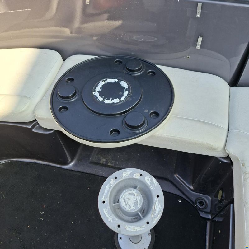 Rinker Captiva CC 272