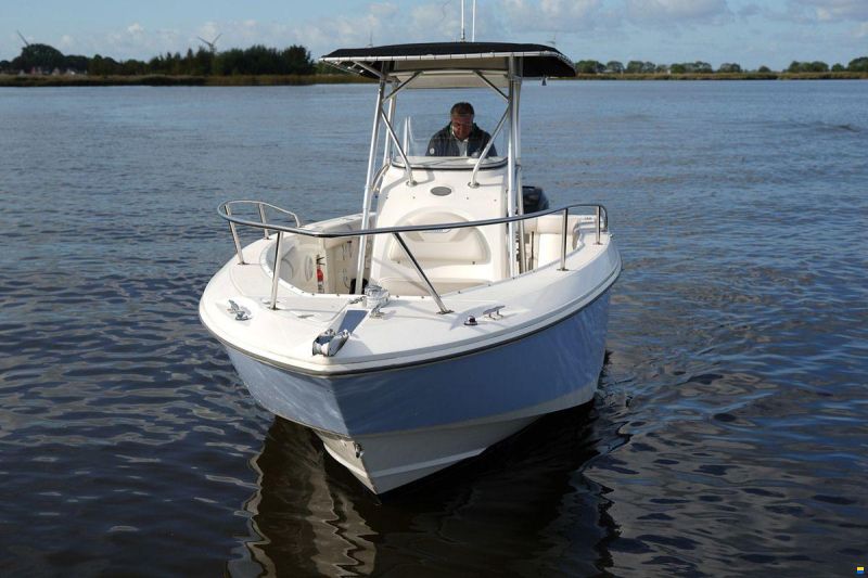 Boston Whaler 270 Outrage