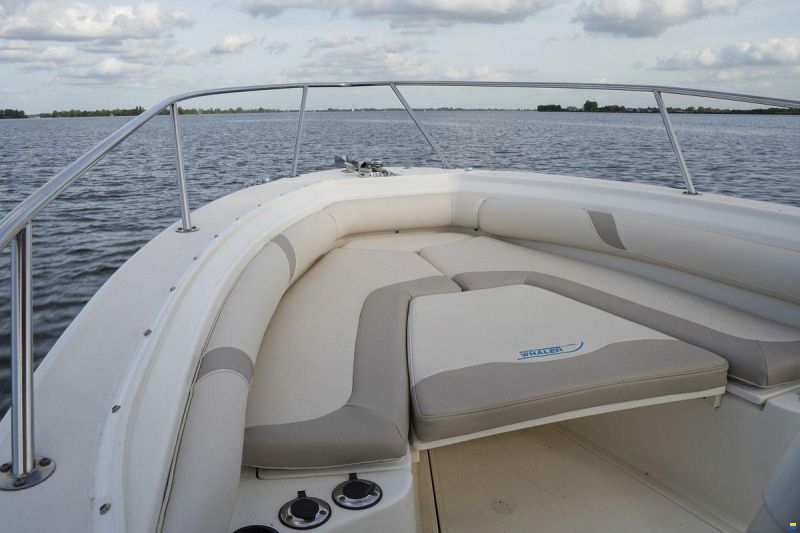 Boston Whaler 270 Outrage
