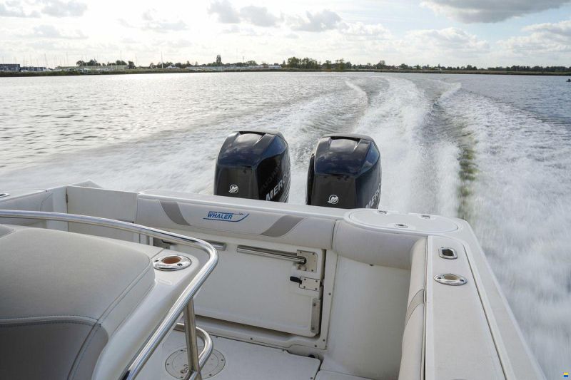 Boston Whaler 270 Outrage