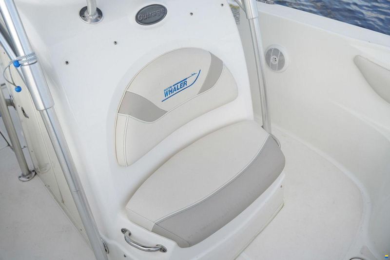 Boston Whaler 270 Outrage