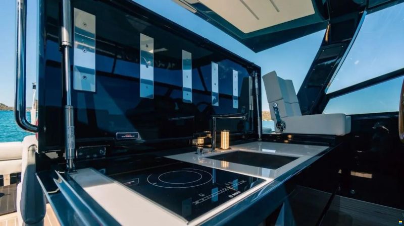 Cantieri Navali del Mediterraneo Contine