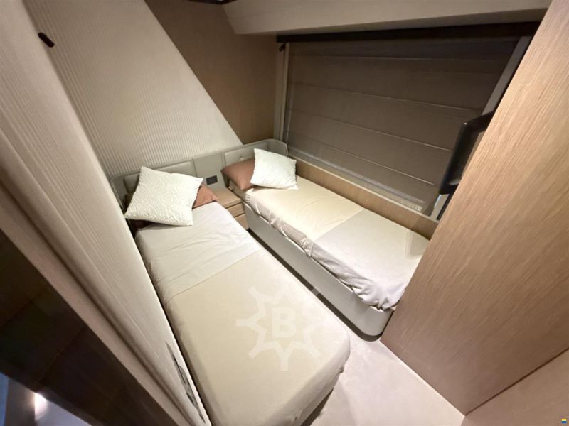 Ferretti 720
