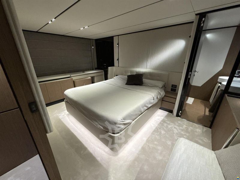 Ferretti 720