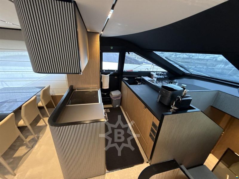 Ferretti 720