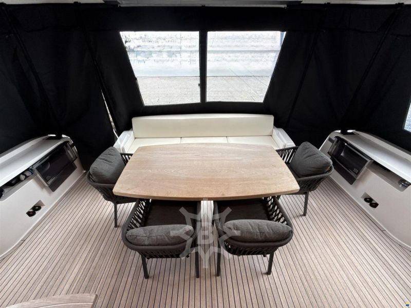 Ferretti 720
