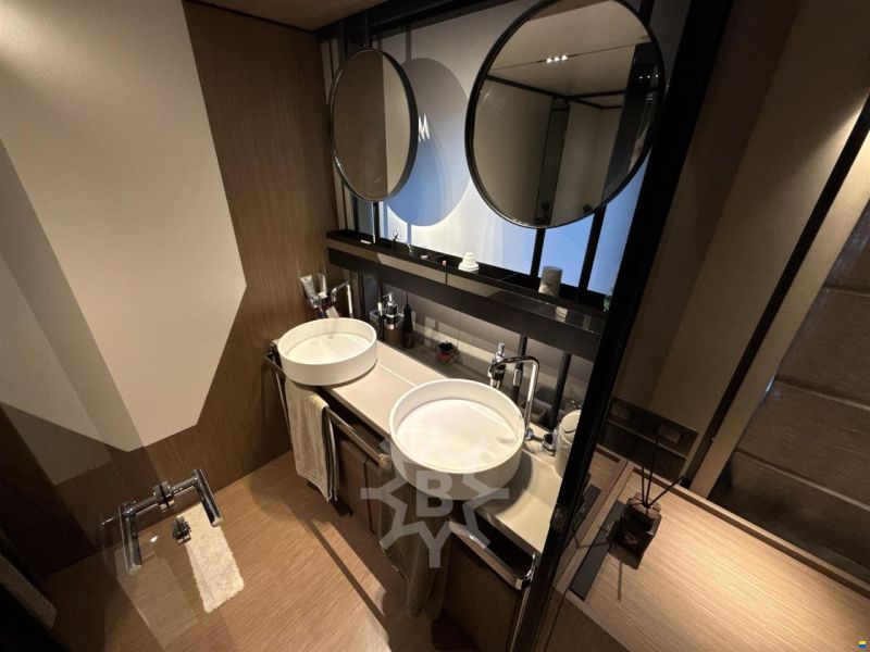 Ferretti 720