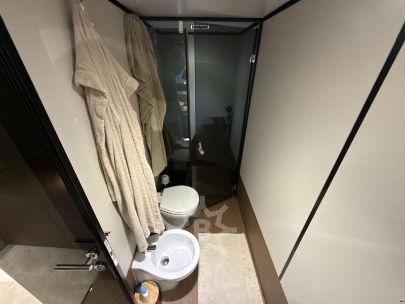 Ferretti 720
