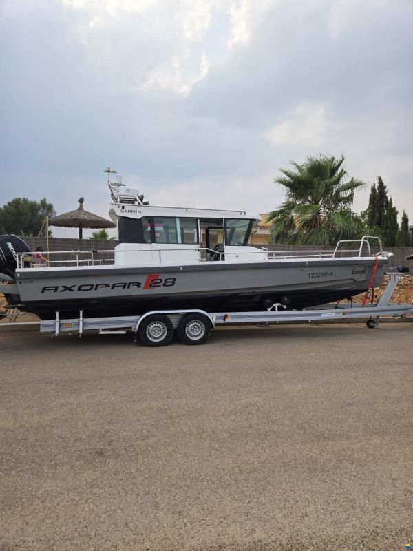 Axopar 28 Cabin