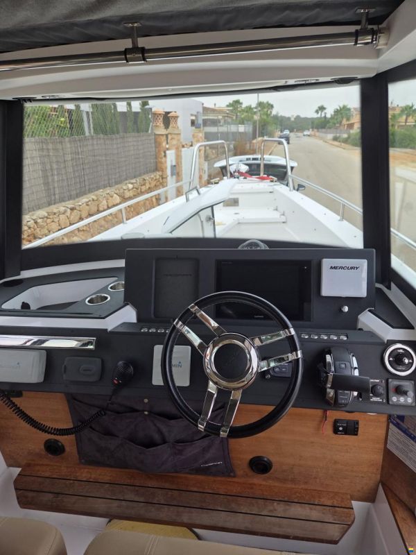 Axopar 28 Cabin