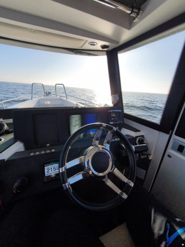 Axopar 28 Cabin