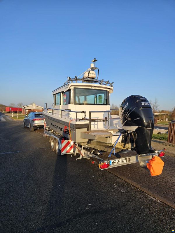 Axopar 28 Cabin