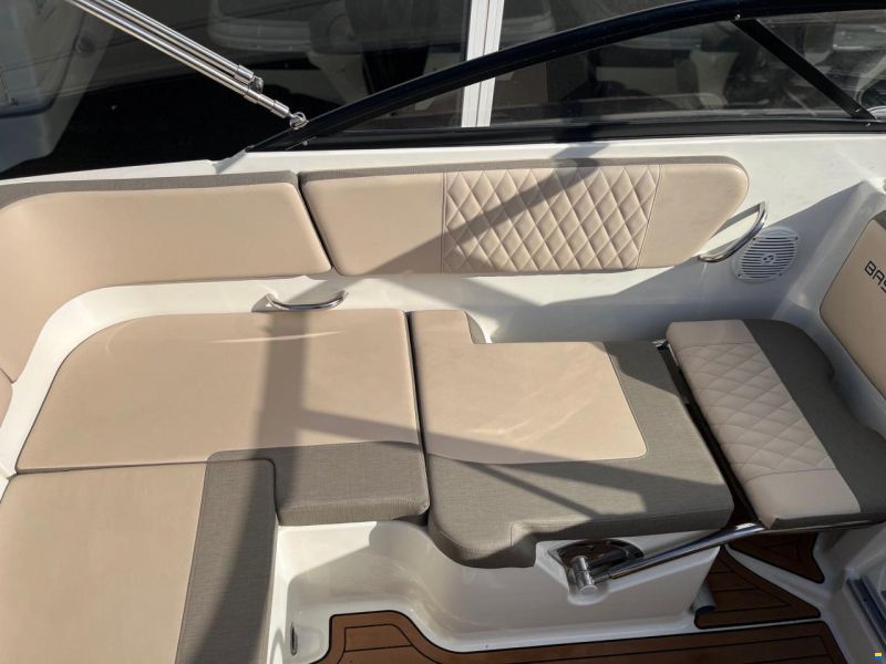 Bayliner VR5 Cuddy med Mercury F225 V6 og 2500 k