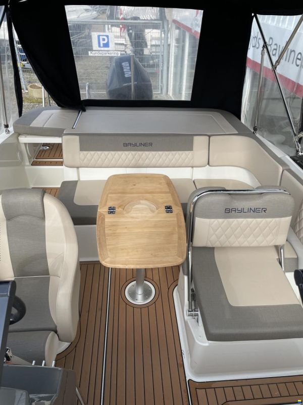 Bayliner VR5 Cuddy med Mercury F225 V6 og 2500 k
