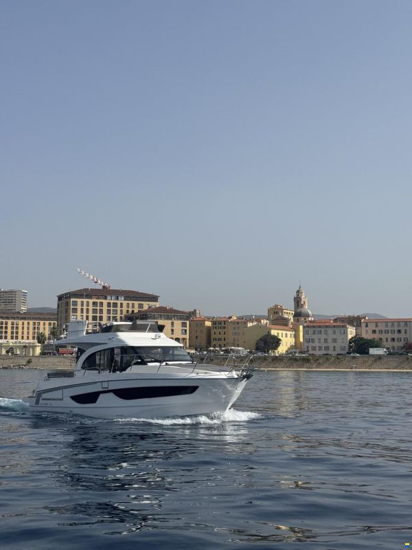 Beneteau Antares 11 Fly
