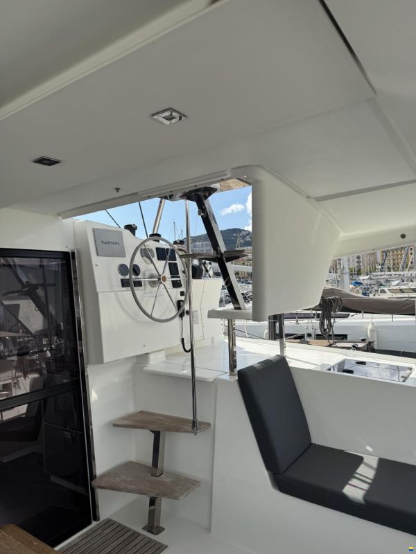 Fountaine Pajot Lucia 40