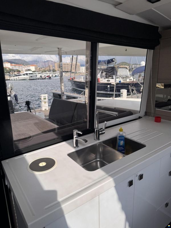 Fountaine Pajot Lucia 40