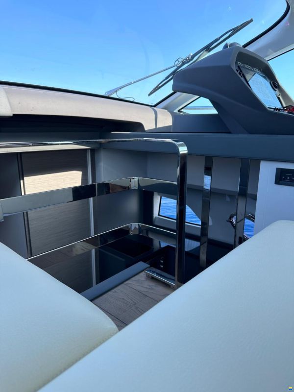 Pershing 5X
