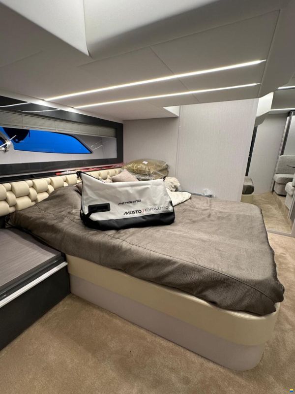 Pershing 5X