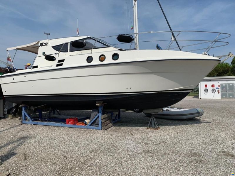 Azimut AZ 32