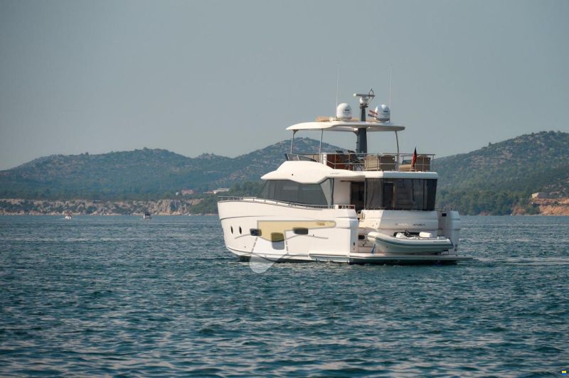 Azimut Magellano 66
