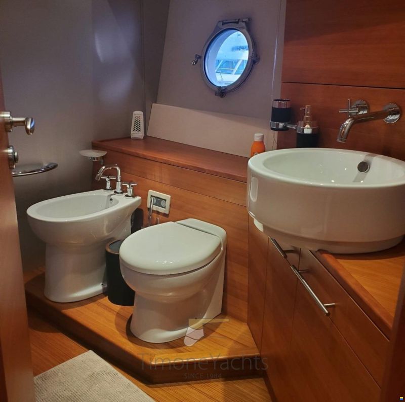 Aicon 64 FLY (4 cabins + crew)