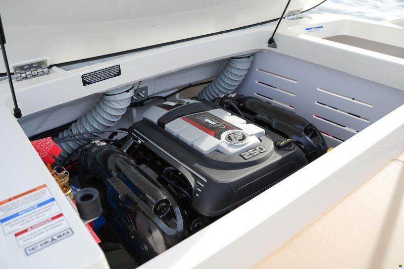 Sea Ray SPX 210