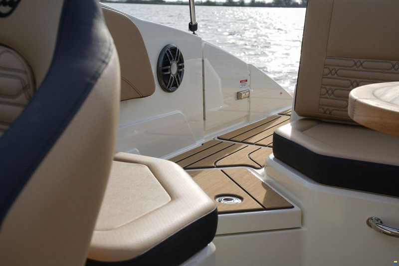 Sea Ray SPX 210