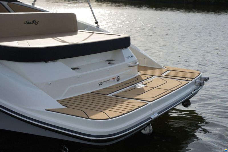 Sea Ray SPX 210