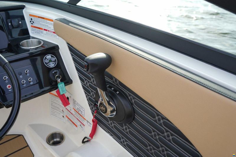 Sea Ray SPX 210