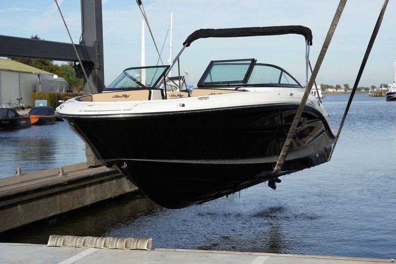 Sea Ray SPX 210