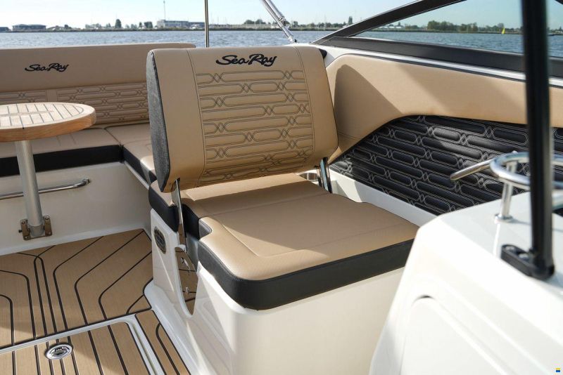 Sea Ray SPX 210