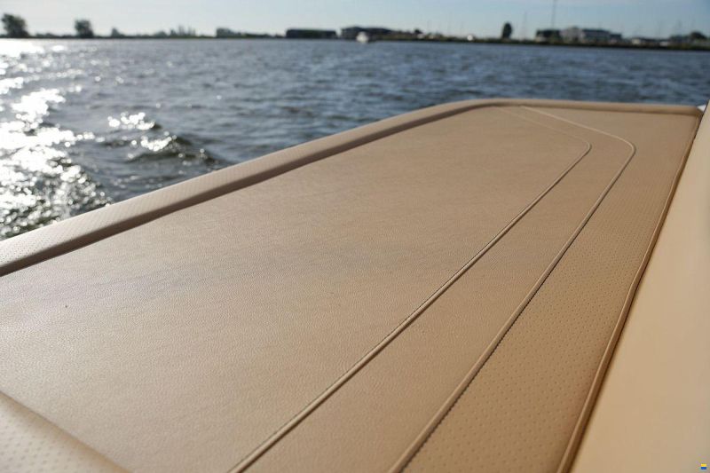 Sea Ray SPX 210