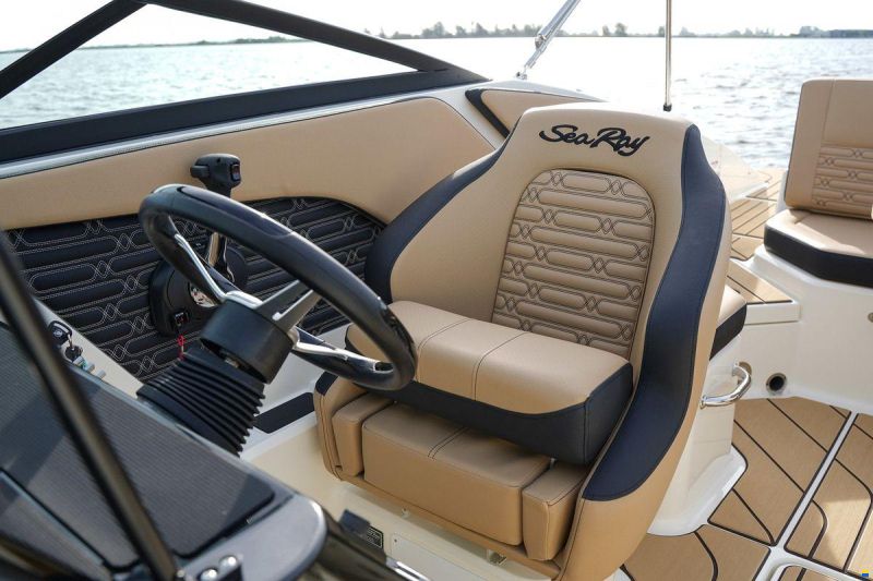 Sea Ray SPX 210