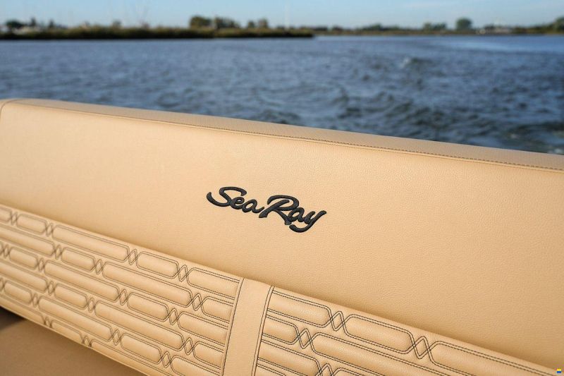 Sea Ray SPX 210