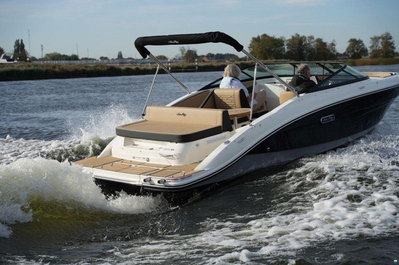 Sea Ray SPX 210